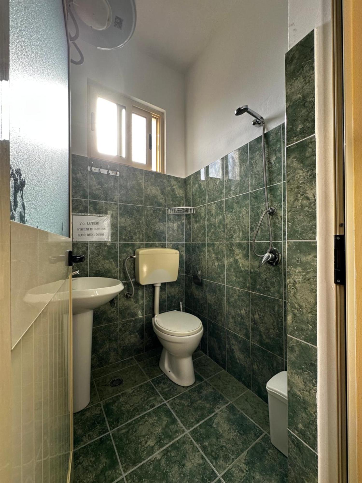 Ani-t Aparthotel Velipojë